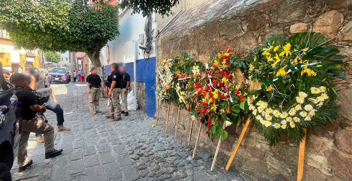 Localizan coronas de flores en diferentes puntos de Guanajuato capital, Fiscalía investiga