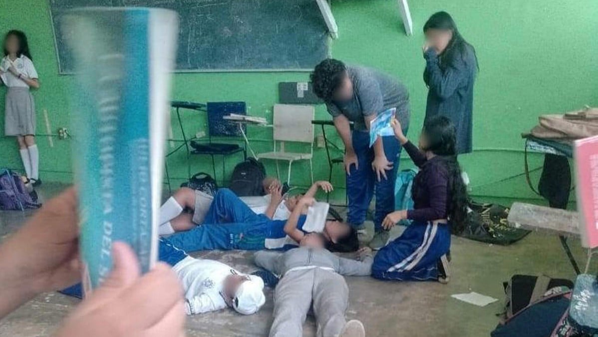 ¡Cruel castigo! Maestro encierra a alumnos en salón a 50 grados por no cumplir una tarea