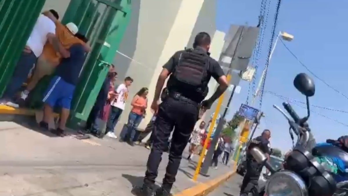 VIDEO Así ayudaron a uno de los baleados en Las Margaritas a llegar al hospital