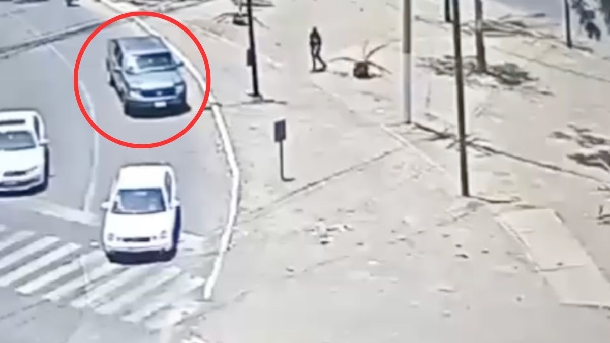 VIDEO Captan a hombres armados corriendo en bulevar San Juan Bosco y apuntando a camioneta