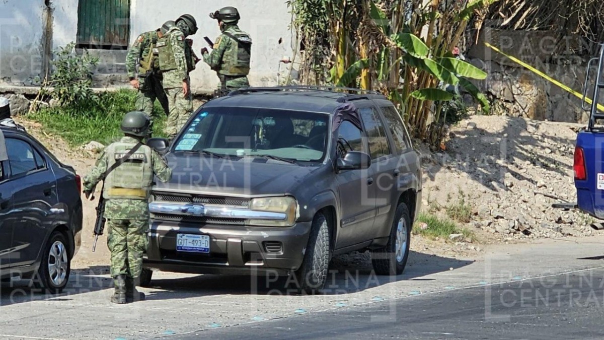 Hombre sacaba camioneta para llevar a niña a la escuela, pero lo balearon y murió