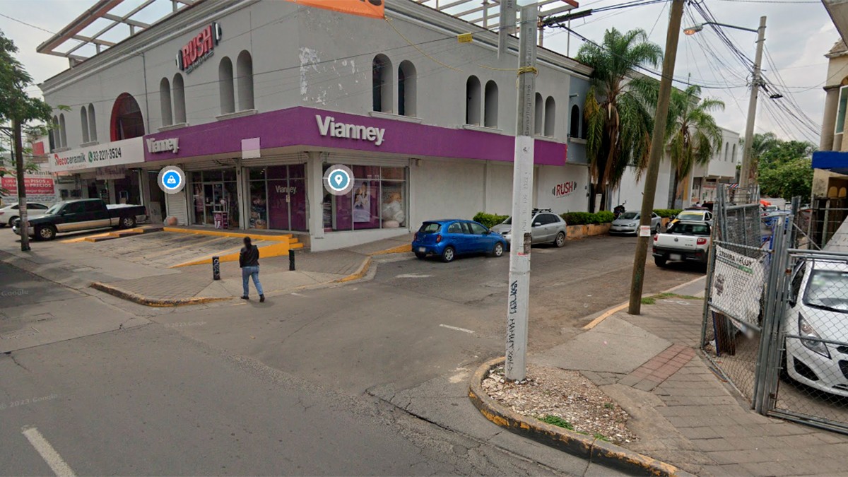 Matan en gimnasio a mujer embarazada; otro hombre con el que platicaba también murió