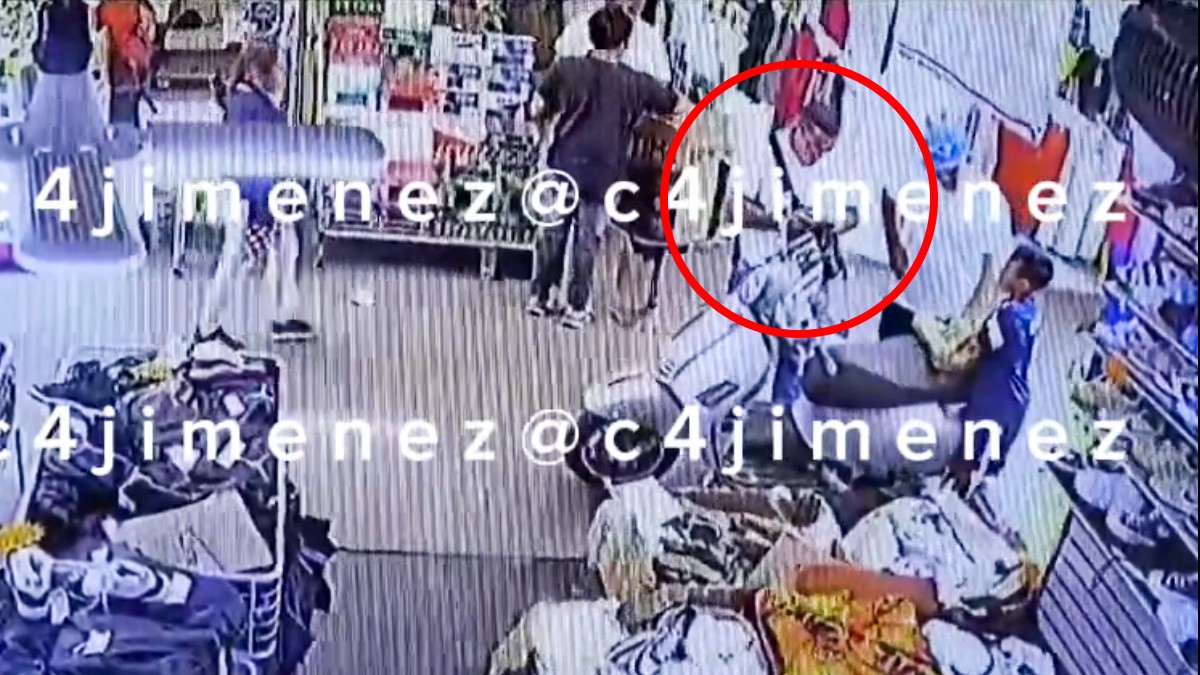 VIDEO Sicarios asesinan a comerciante en pleno tianguis por negarse a pagar extorsión