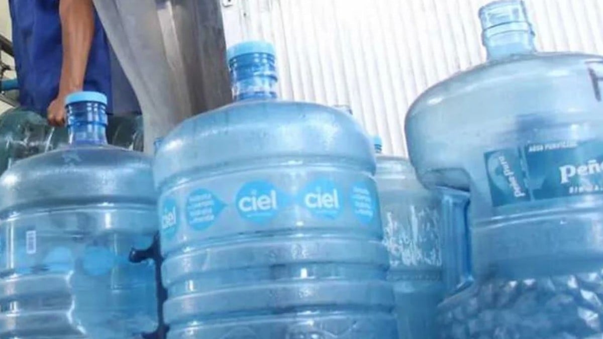 Ante la ola de calor, León sufre por la falta de ¡agua de garrafón!