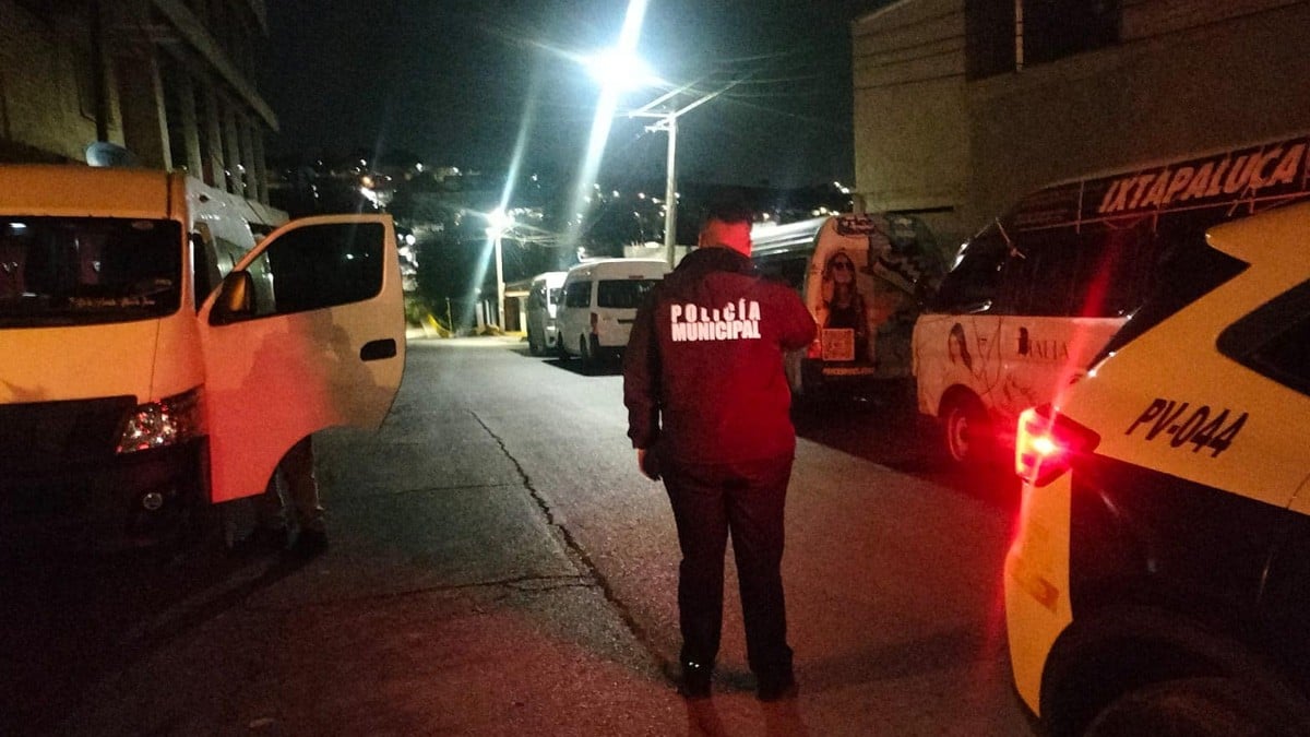 Hombre apuñala a su madre hasta la muerte y luego esconde el cadáver en su casa