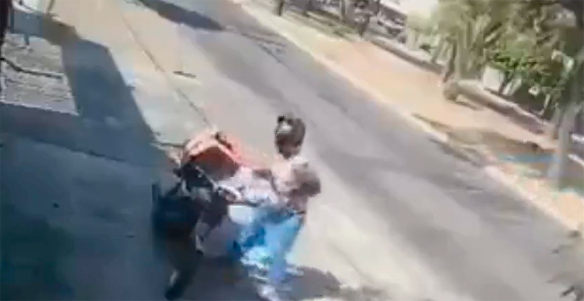 VIDEO Graban a repartidor robando la comida de su cliente con esta técnica