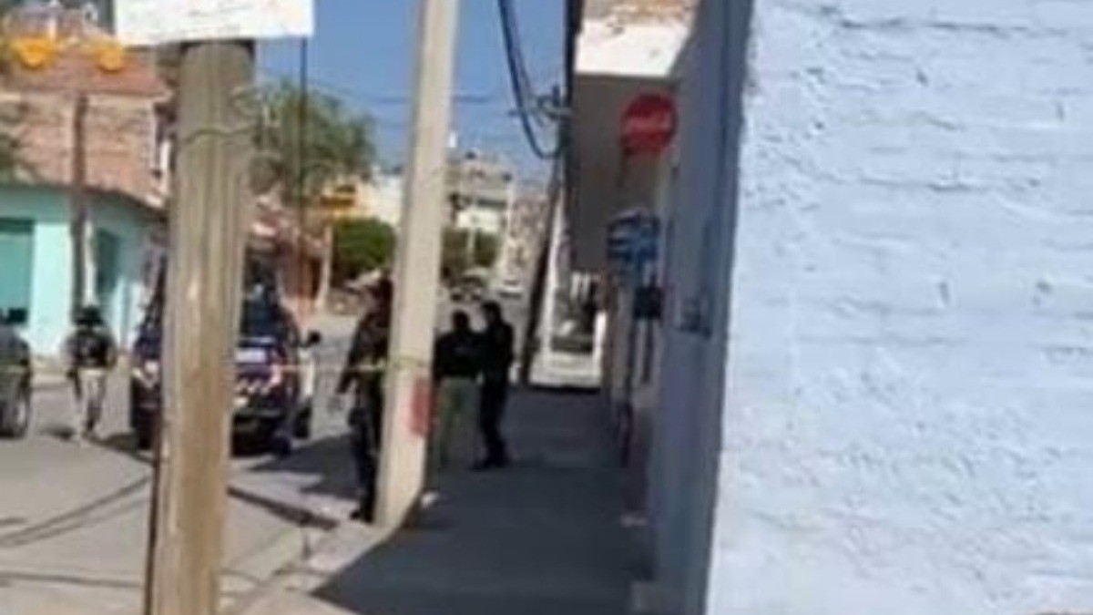 Matan sin piedad a menor de edad, su cuerpo quedó baleado afuera de una tienda