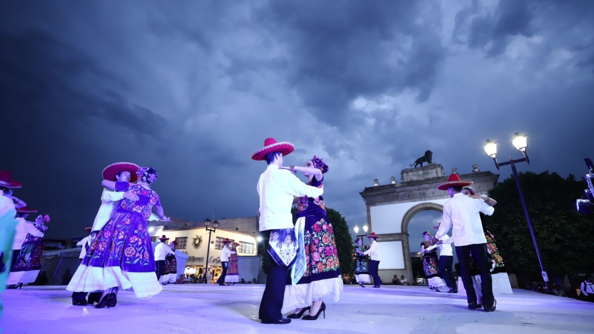 Disfrutan leoneses presentación de BAFUG, el ballet folklórico de la UG