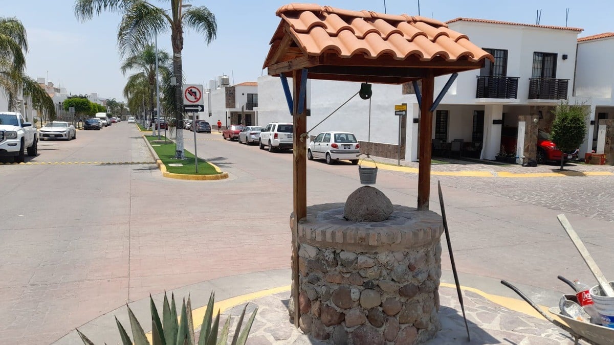 Vecinos de Jardines de Los Naranjos denuncian que tienen un mes sin agua