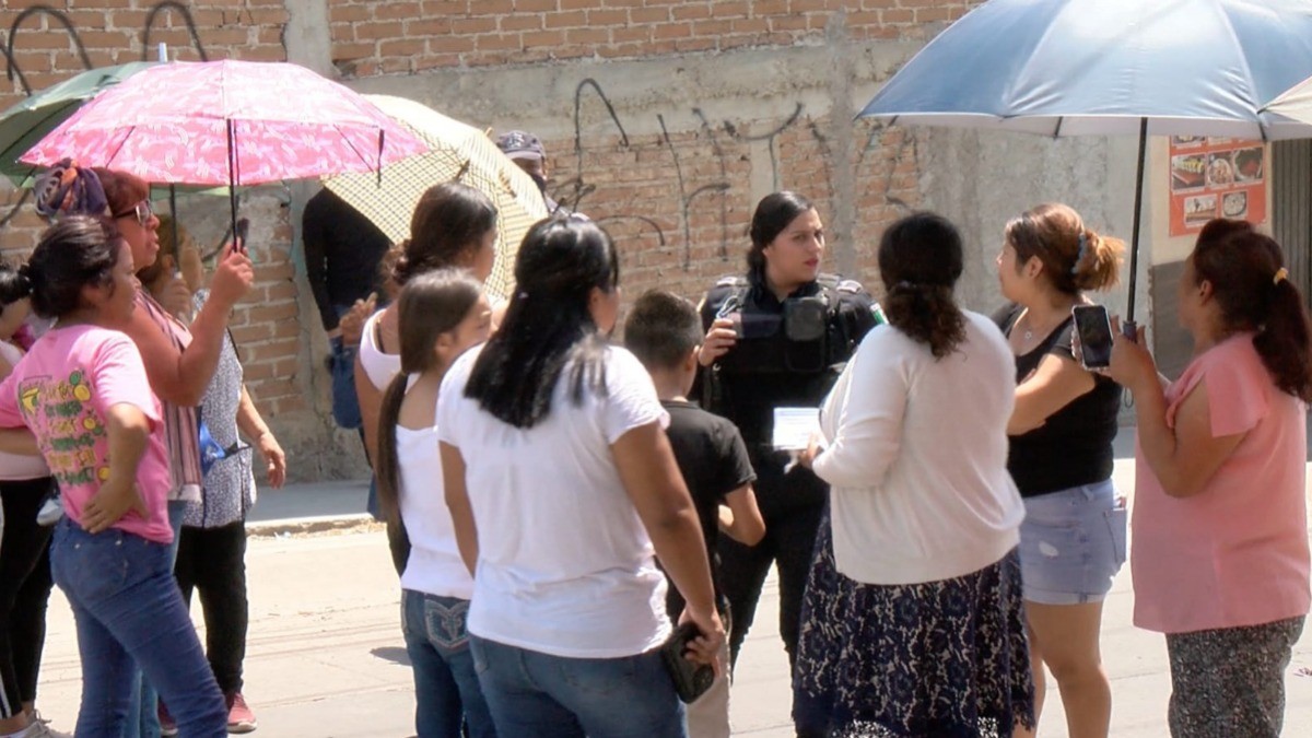 Vecinos bloquean vialidad en Centro Familiar Soledad La Joya por falta de agua