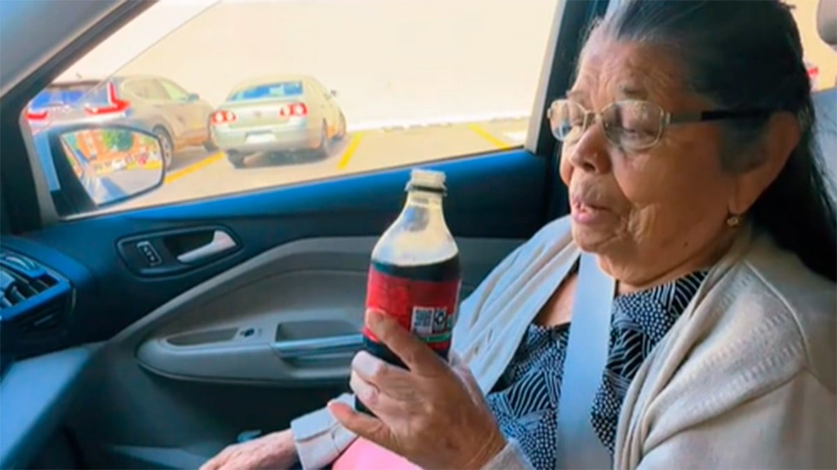 VIDEO Declara mujer de la tercera edad su amor por el refresco