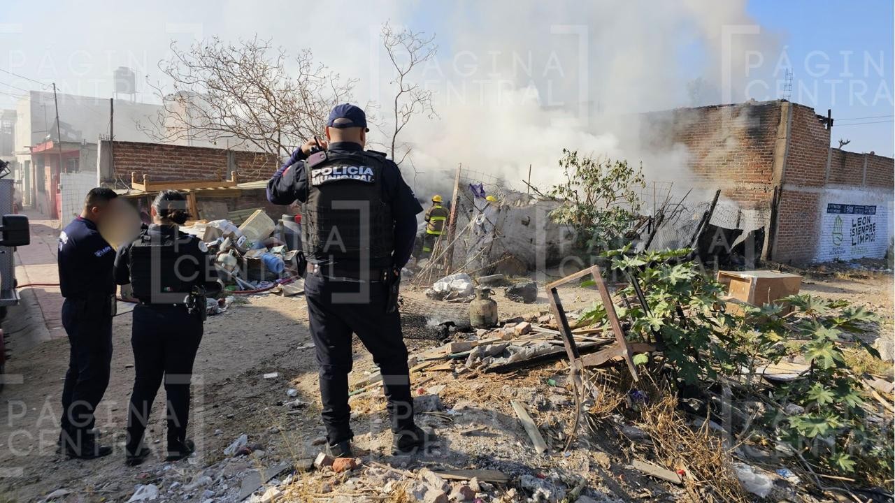 Mujer en silla de ruedas no pudo huir de incendio en la Diez de Mayo; su pareja la salvó