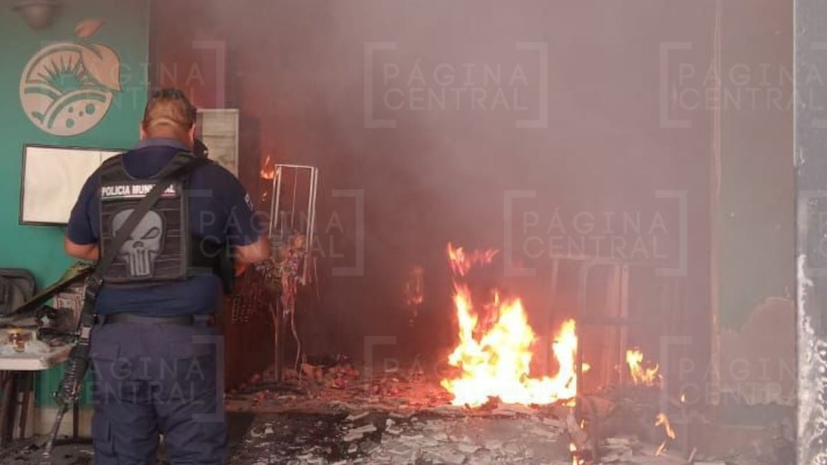 Lanzan explosivo a local de Saúl Trejo, ganador virtual en Tarimoro y matan a 2