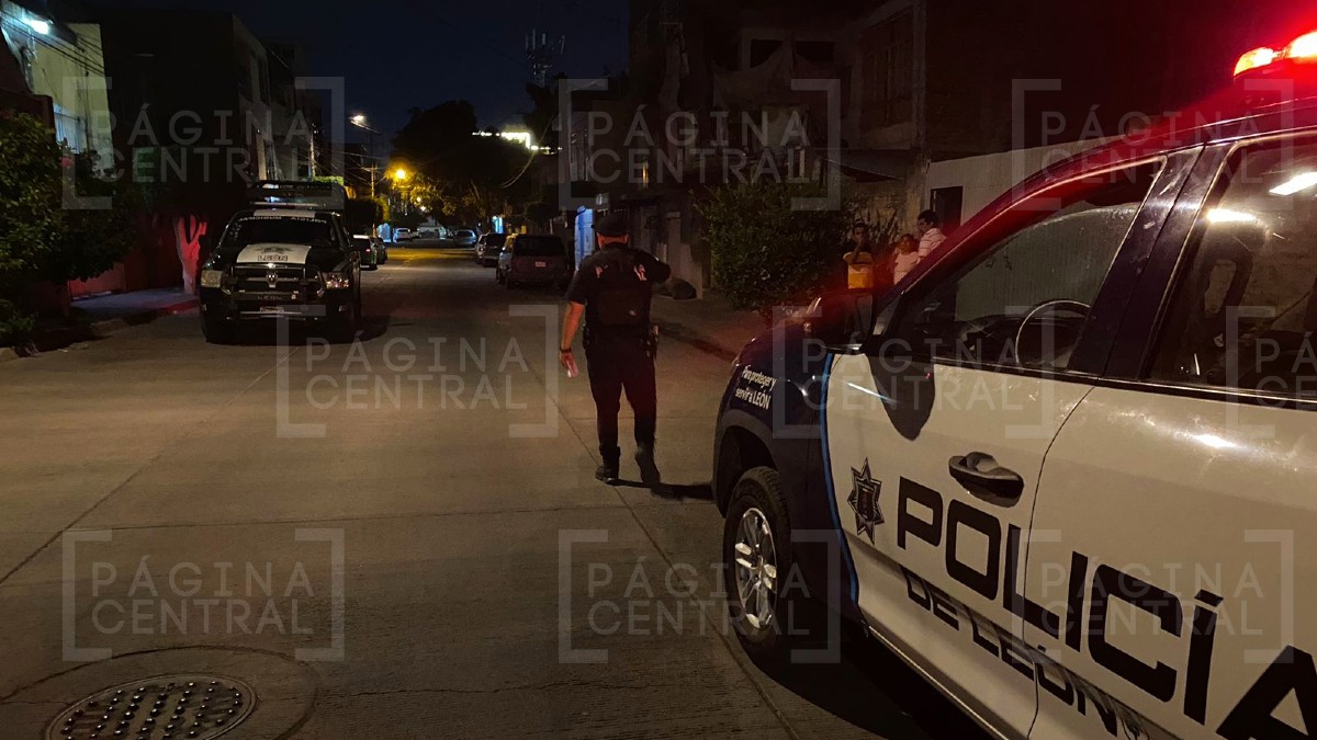 Sicarios brincan la barda de una casa en La Carmona y balean a persona en su habitación