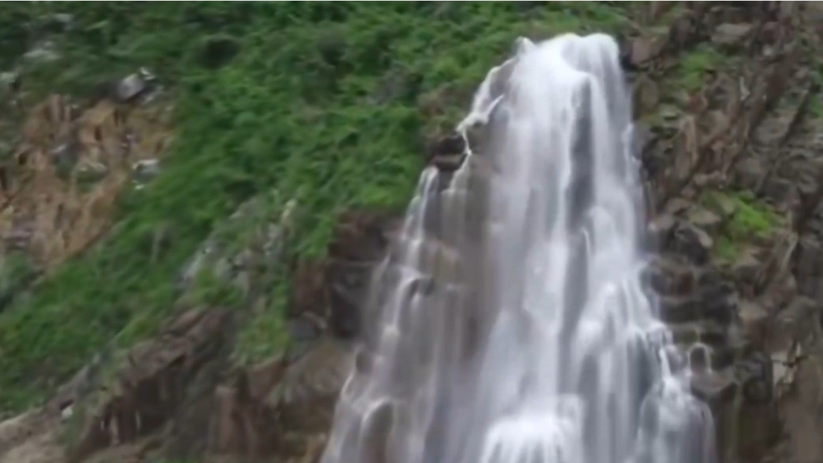VIDEO Turista desenmascara la verdad sobre cascada milenaria en China; esto descubrió
