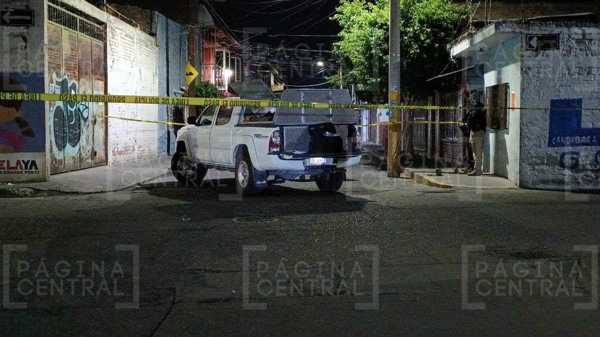 Matan a un adolescente y balean a bebé afuera de tienda de abarrotes; lesionan a otros dos