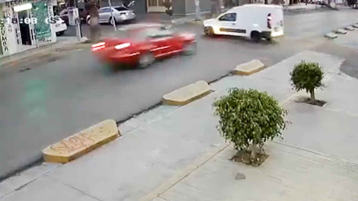 VIDEO Conductor ebrio choca camioneta donde viajaba bebé de 7 meses