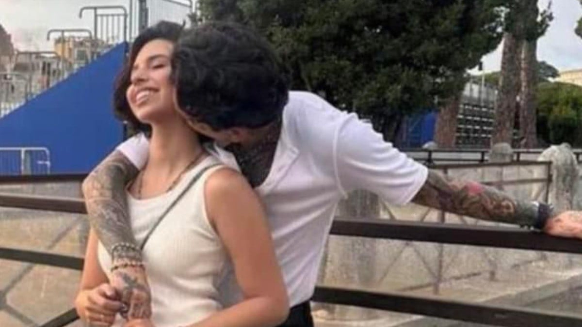 Ángela Aguilar y Christian Nodal confirman noviazgo y posan para revista