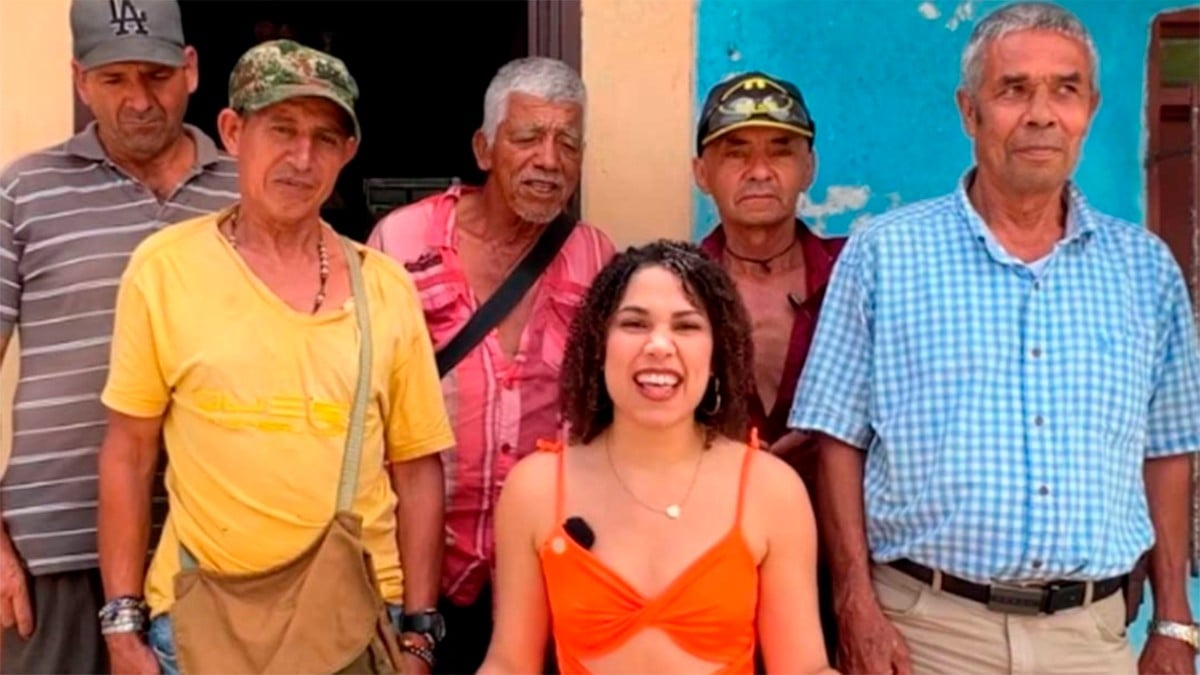 VIDEO Mujer revela que tiene a 7 viejitos como novios, todos la mantienen y consienten