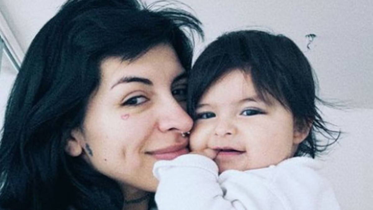“Es una pena inmensa”, dice Cazzu y comparte foto con su hija Inti