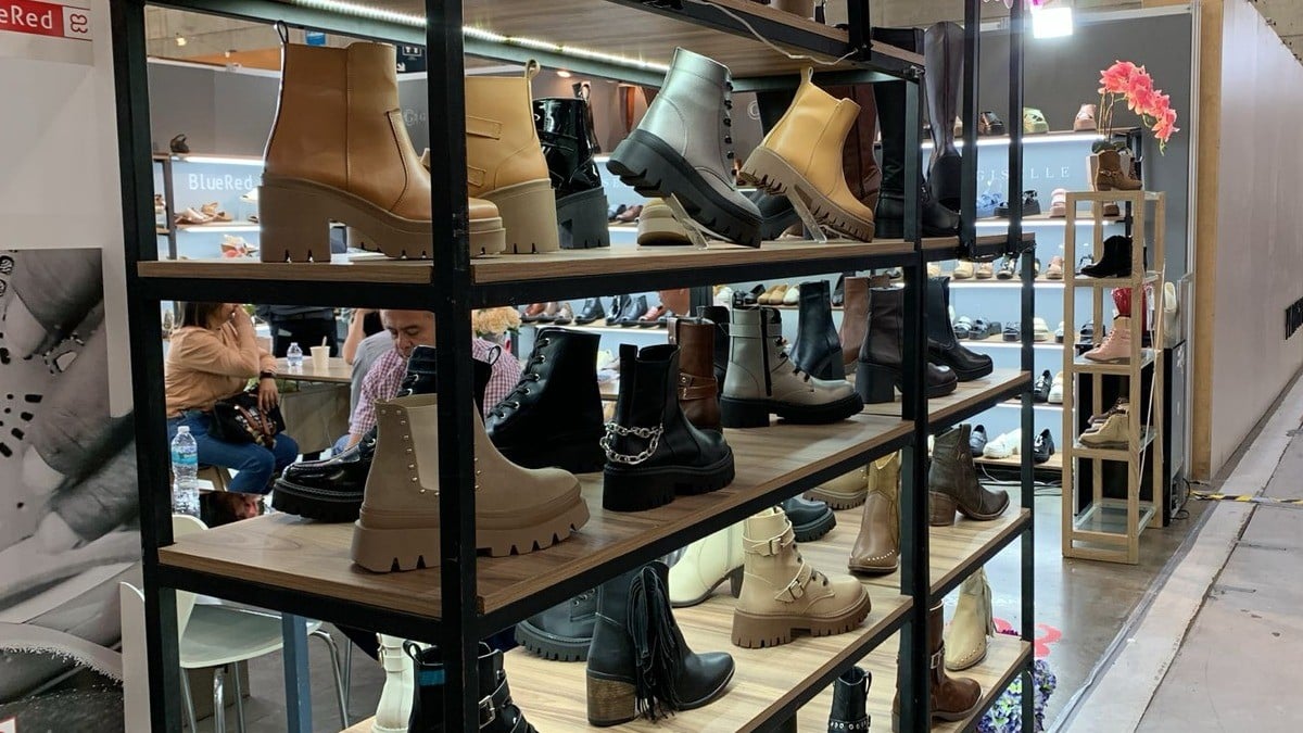 Zapateros entregan a SE el estudio de daños que genera la competencia desleal china