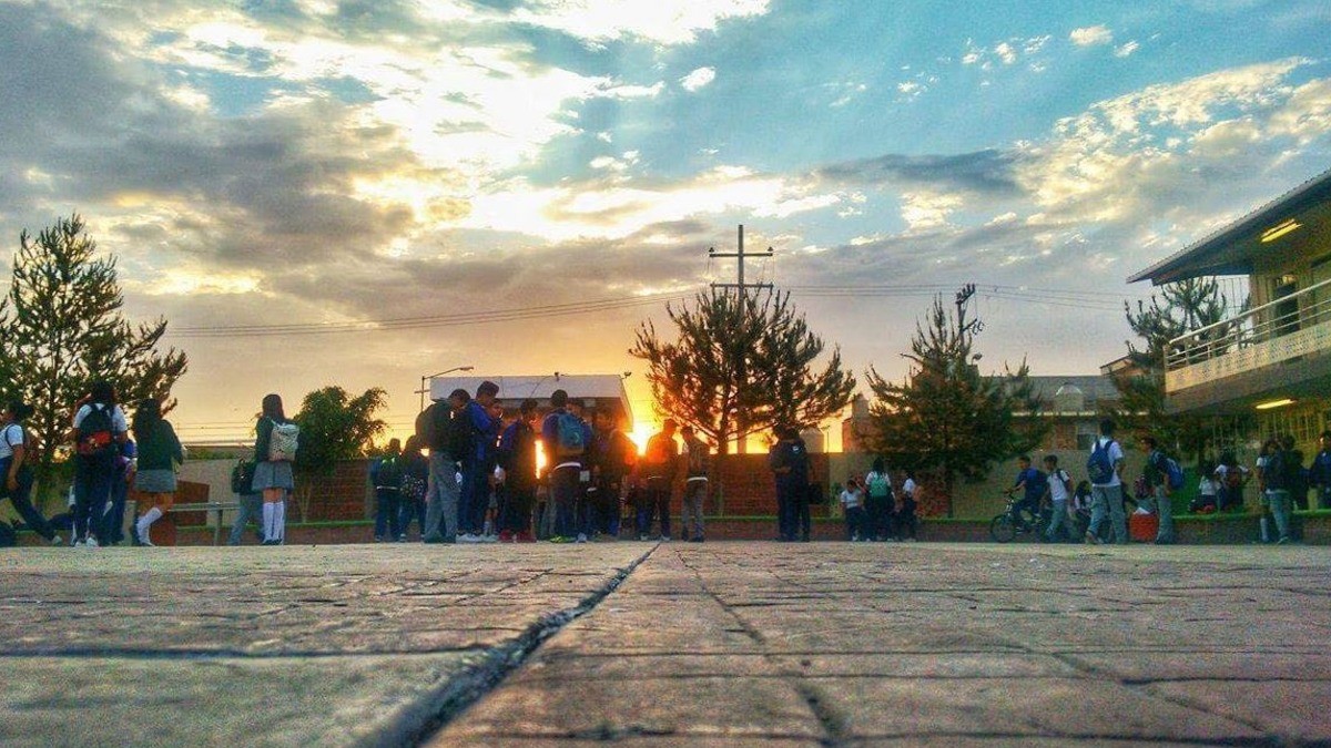 Alumnos de Michigan visitan secundaria en León para intercambio de usos y costumbres