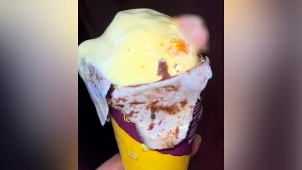 Joven disfrutaba de un helado de vainilla y se encuentra ¡un trozo de dedo humano!