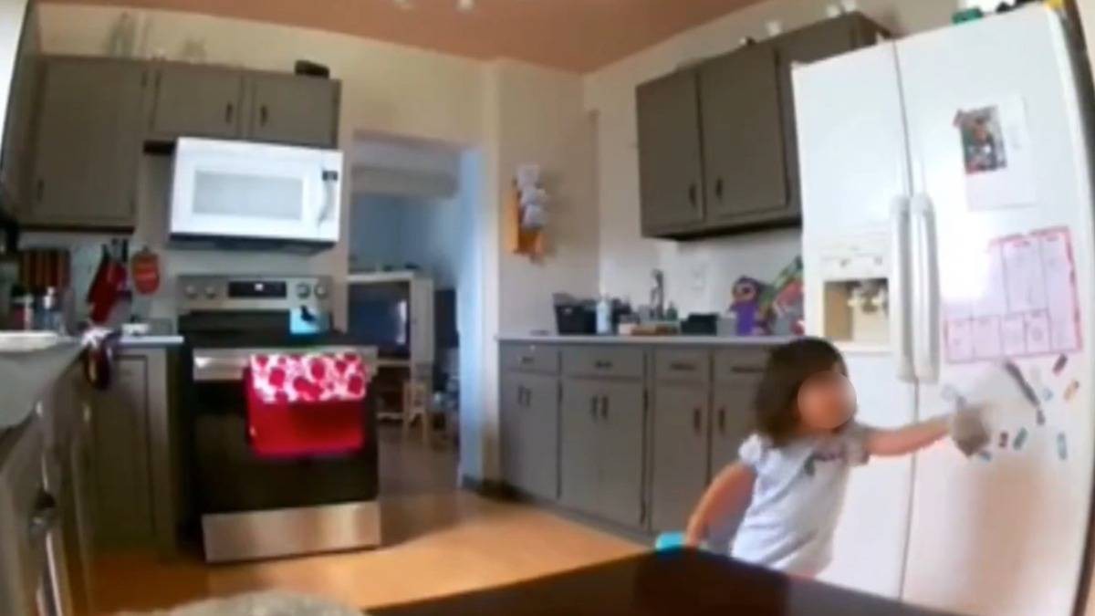 VIDEO Niña experimenta el lado tenebroso de su 'amigo imaginario'