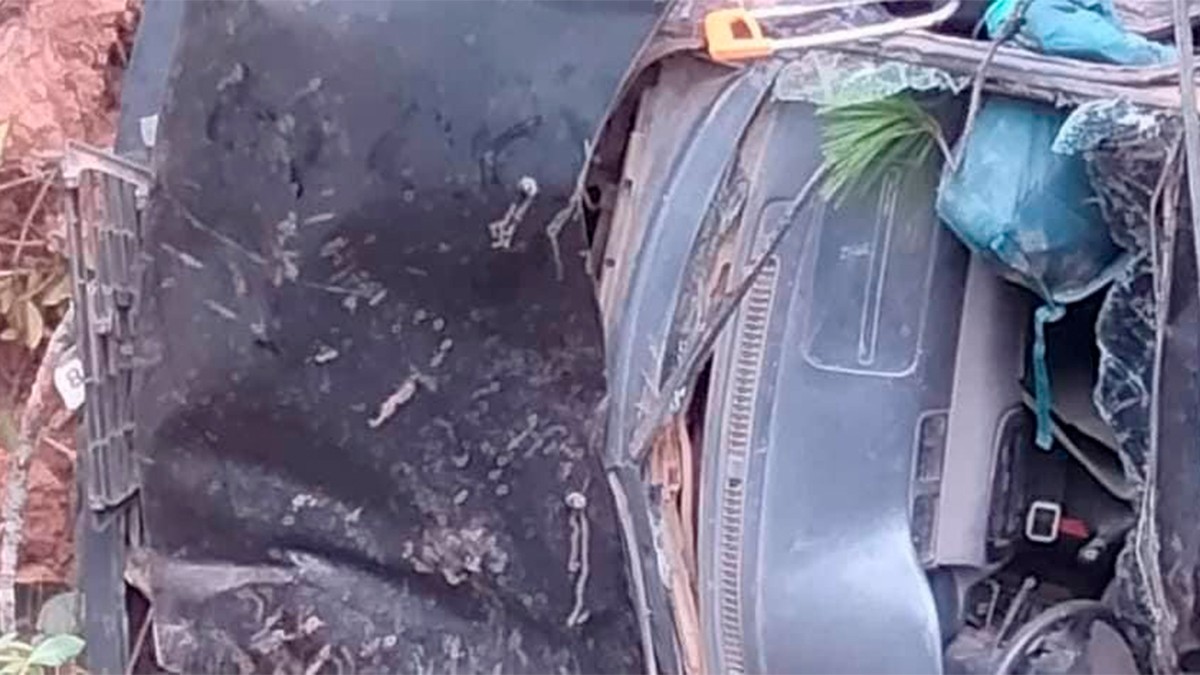 Vuelca vehículo con un equipo de basquetbol femenil, hay tres muertas