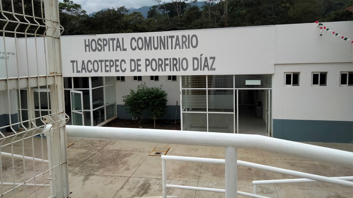 Sicarios irrumpen en hospital, se llevan a una paciente y asesinan a su hermano