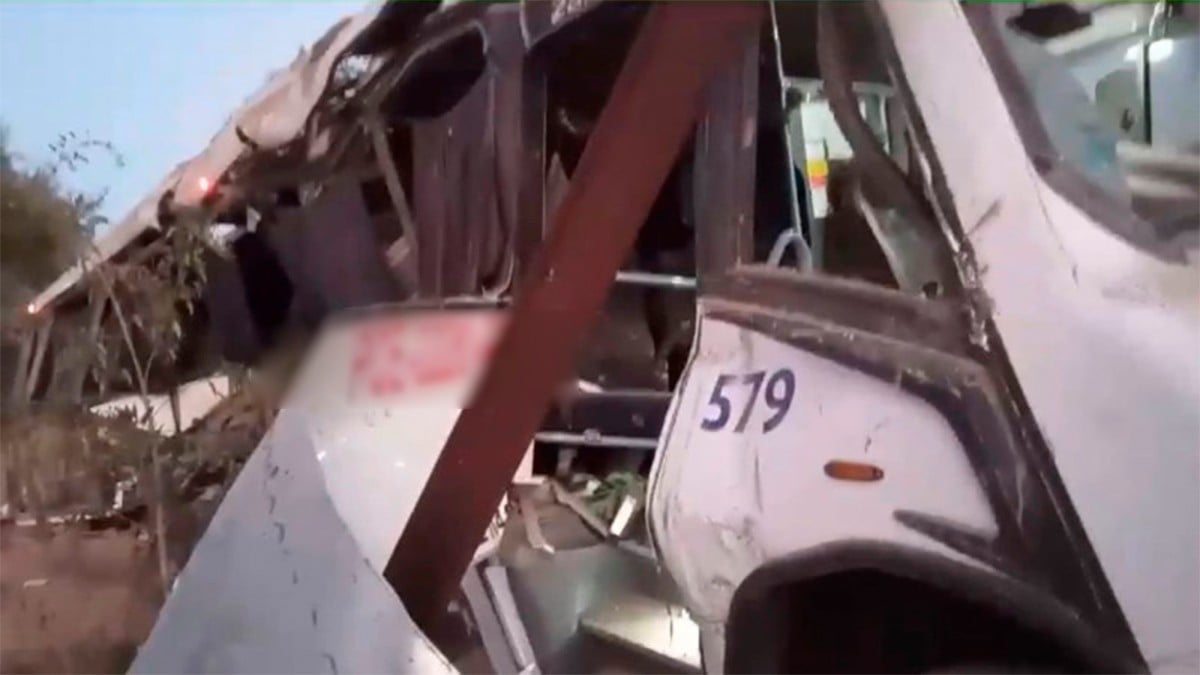 Tren embiste a camión que intentó ganarle el paso, una embarazada muere