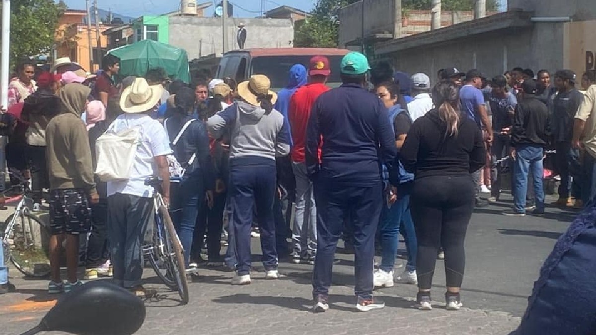 Raptan a maestra pero desatan la furia de la comunidad; se movilizan hasta rescatarla