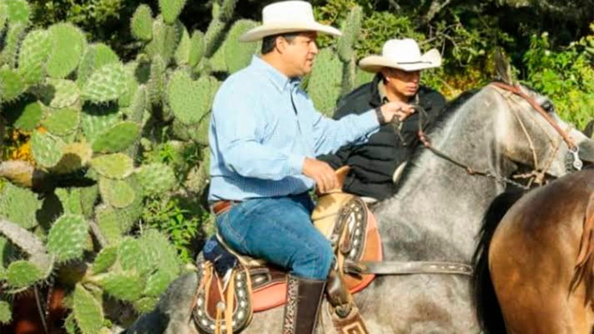 Cae de caballo Gobernador de Guanajuato y se fractura