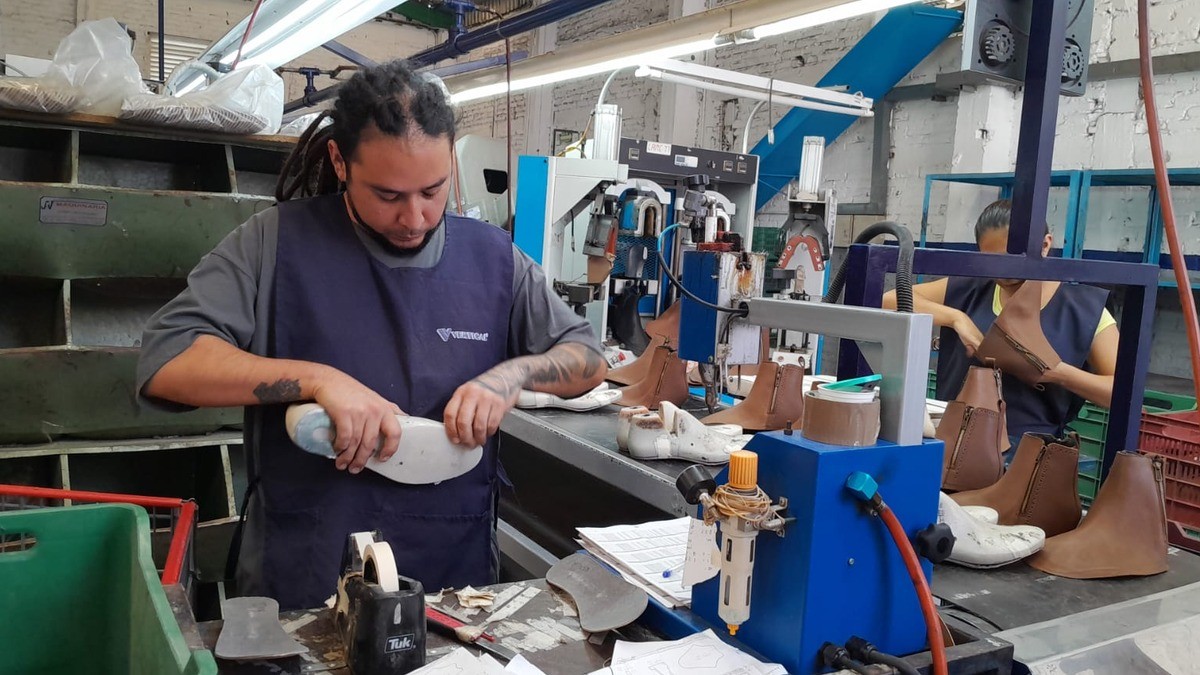 Invierte SDES 40 millones de pesos en segunda etapa del plan de apoyo a zapateros