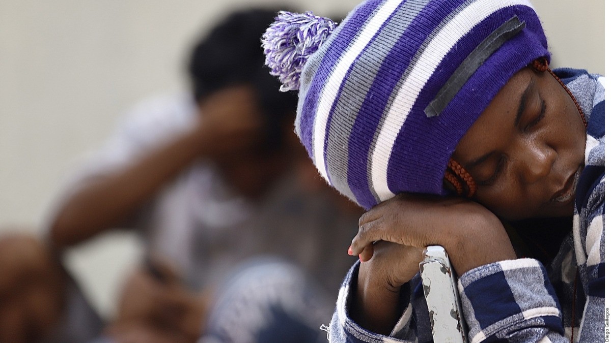 Detienen cada hora a casi 400 migrantes