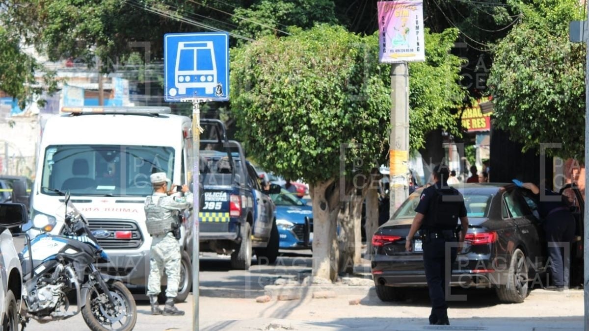 Balean a pareja en Alfredo Valadez frente a escuela en pleno recreo, tiran a niños al piso