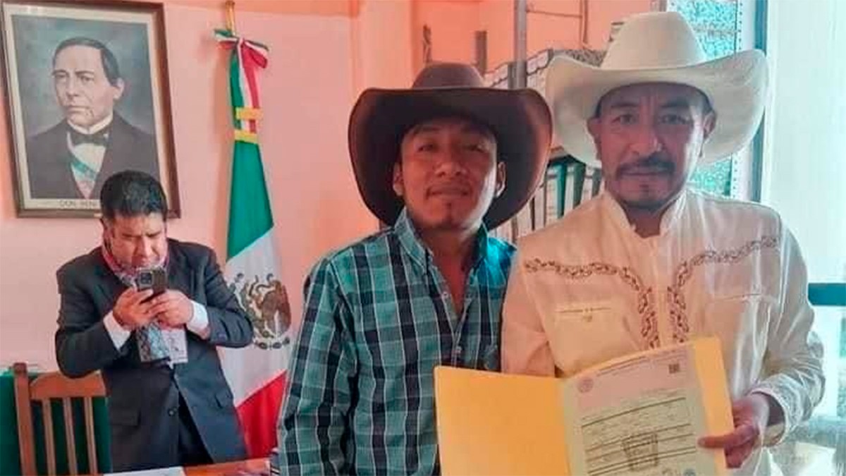 Se enamoraron en la obra, albañil se casa con su chalán y causan sensación en las redes