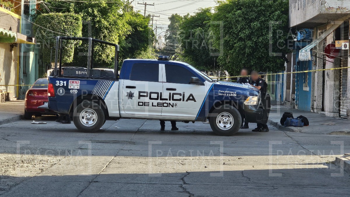 Vecinos de San Felipe de Jesús despiertan y encuentran cadáver encobijado en la calle