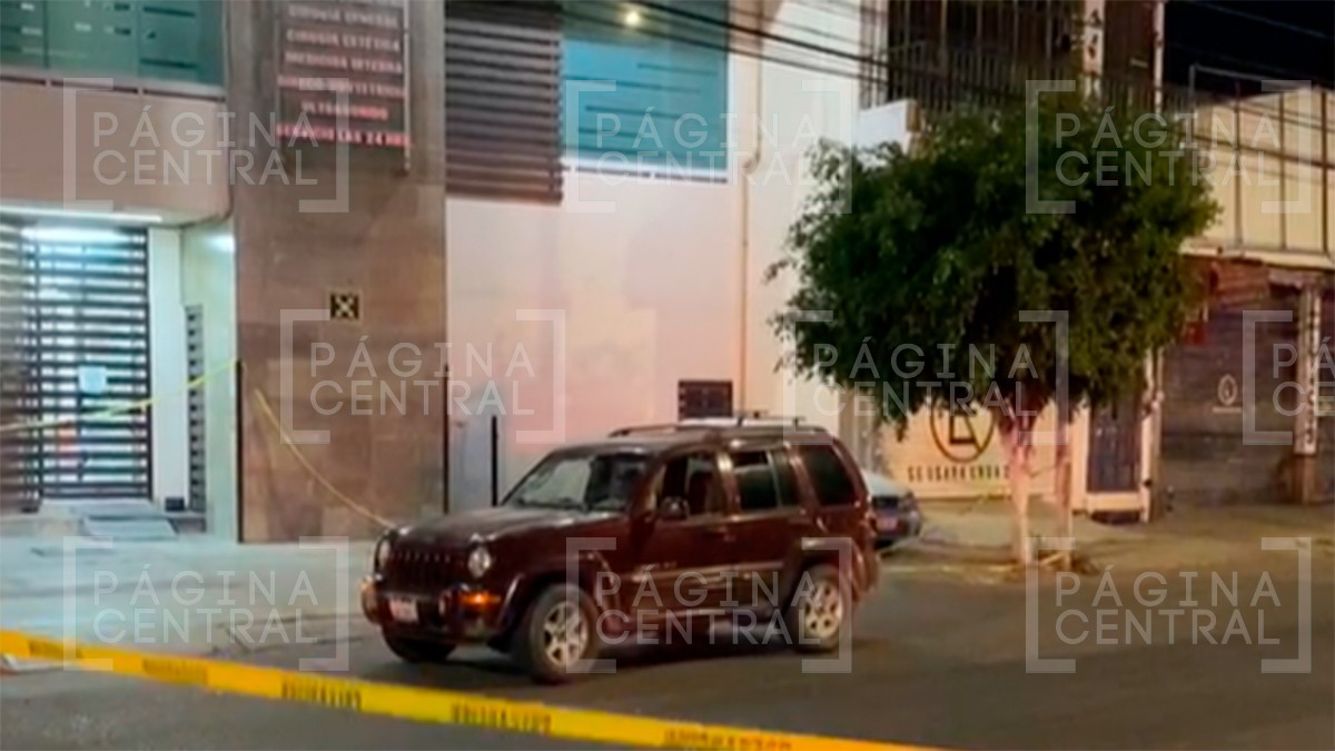 No alcanzó a llegar al hospital, hombre baleado muere en el interior de una camioneta