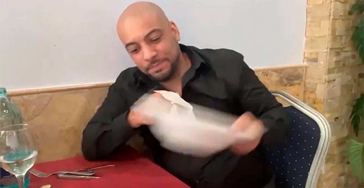 VIDEO Despotrica influencer contra restaurante que no le quiso dar la comida gratis