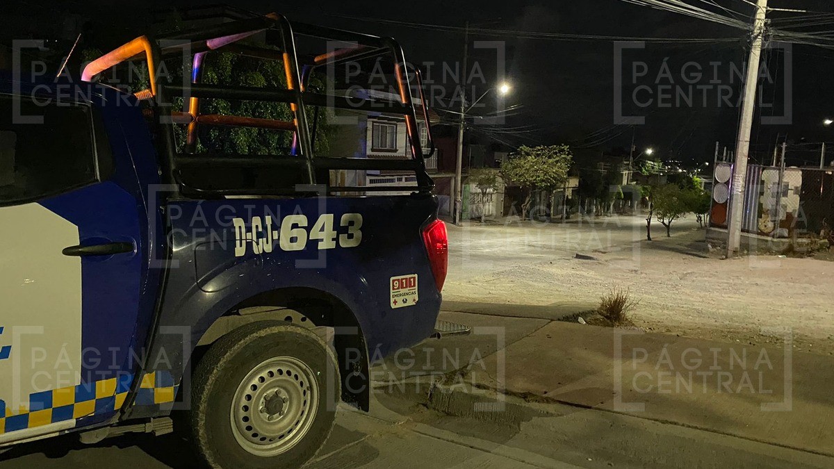 Lo atacan a balazos de madrugada en una calle de la colonia Valle de Jerez; va al hospital