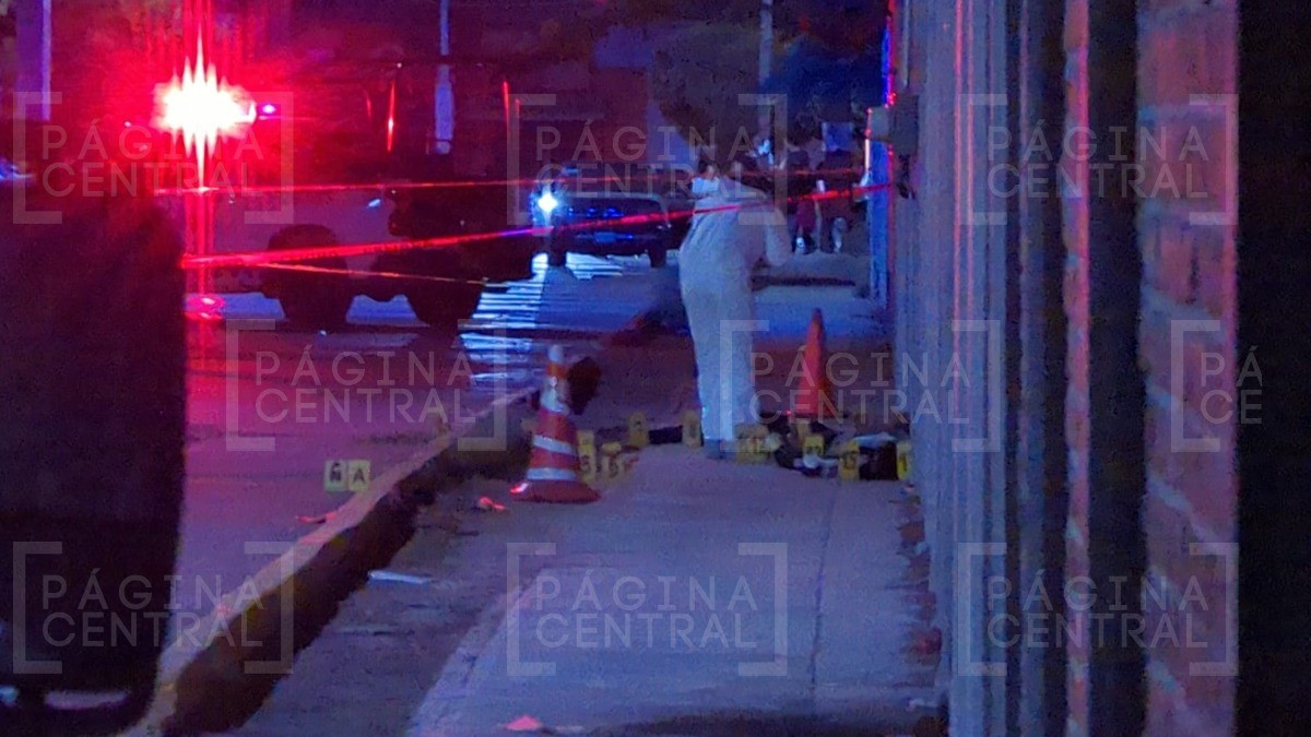 Matan a balazos a un menor de edad y a su amigo cuando platicaban en la calle