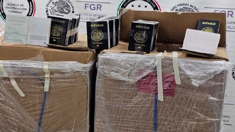 Detienen a dos hombres con más de mil 300 pasaportes que robaron a la SRE