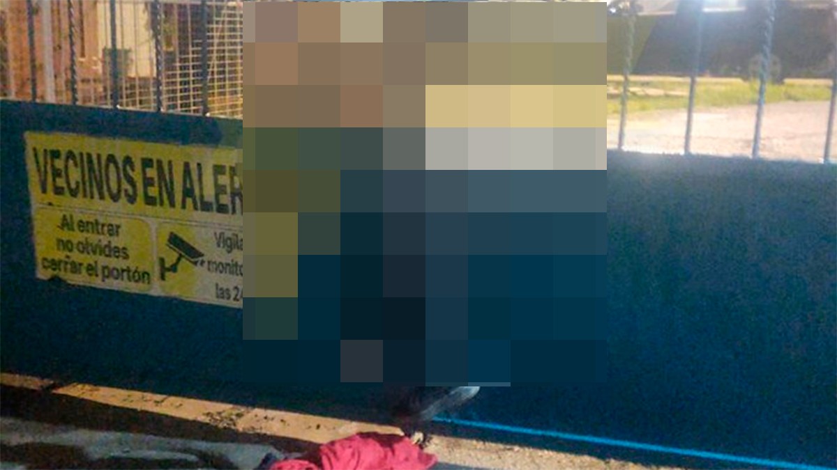 ¡No traía llaves! Hombre ebrio muere atorado entre los barrotes de la reja de su casa