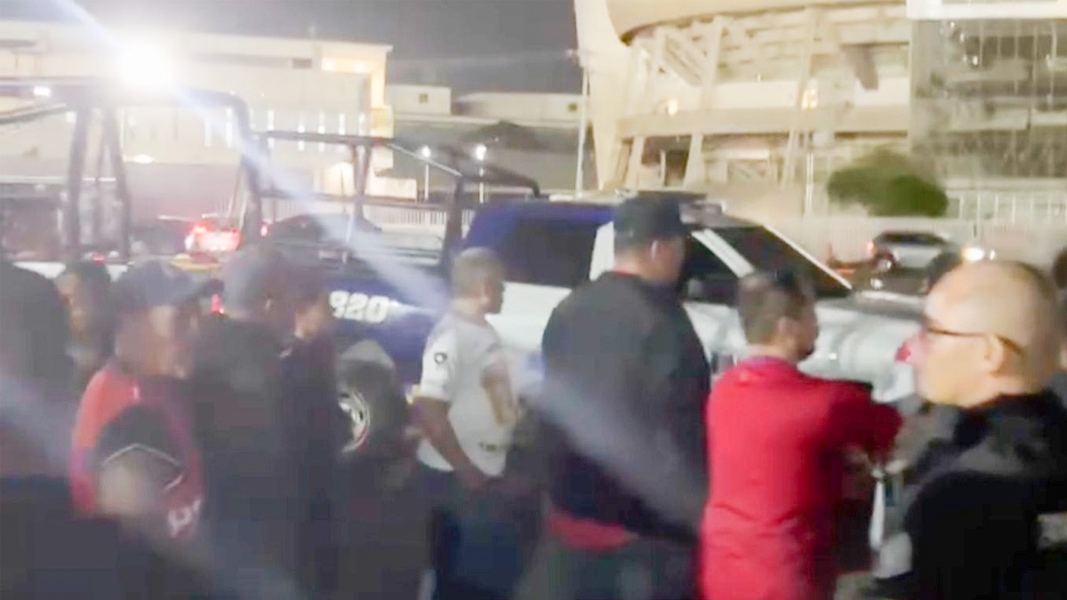 VIDEO: Aficionados de Irapuato encienden los ánimos acabando el Clásico del Bajío