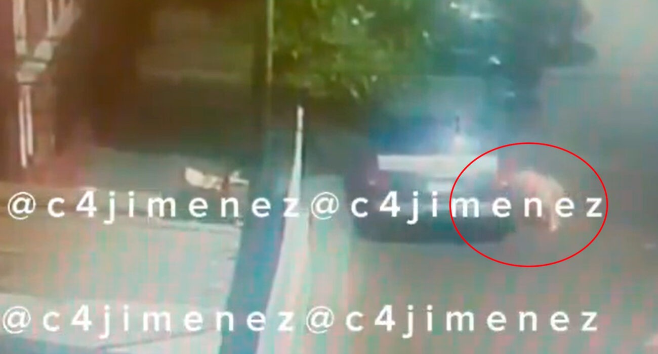 VIDEO Sicarios adolescentes balean a otro menor y herido se arrastra en el pavimento