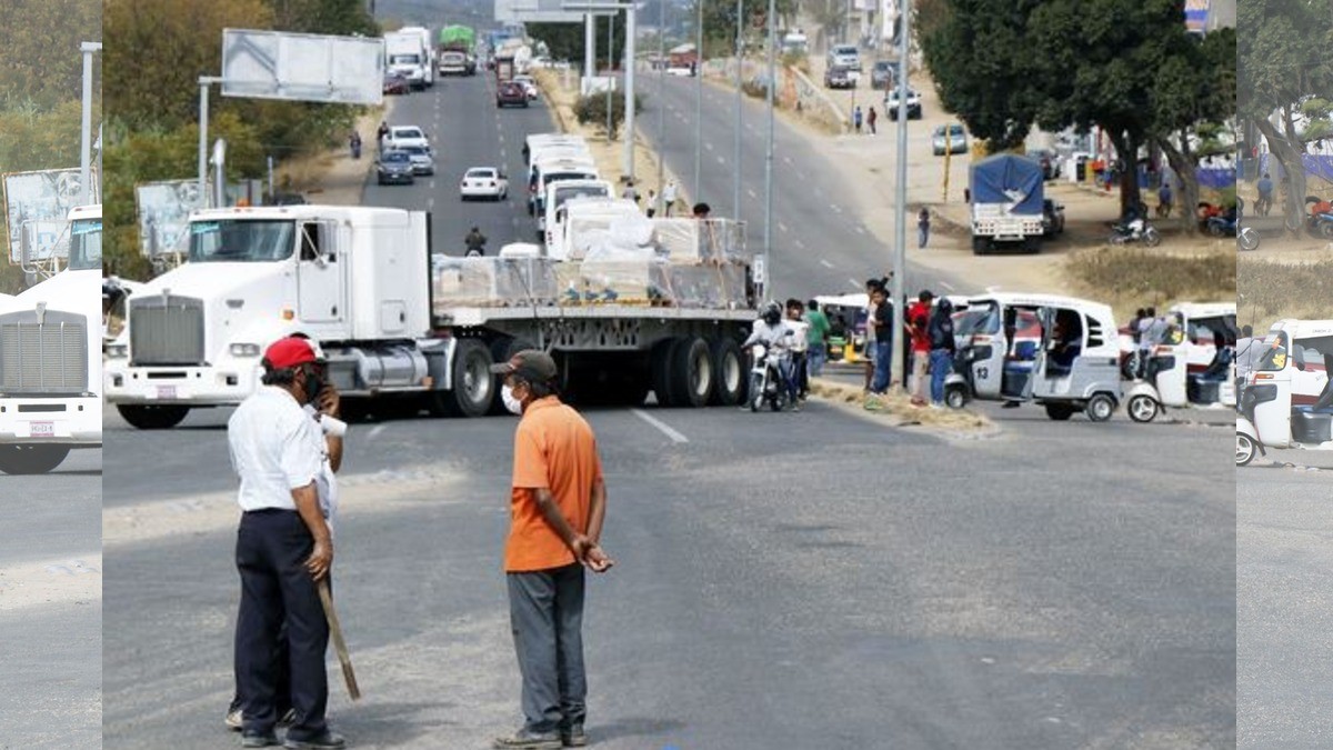 Paro nacional de transportistas por deuda del Tren Maya; exigen pago de roca basáltica