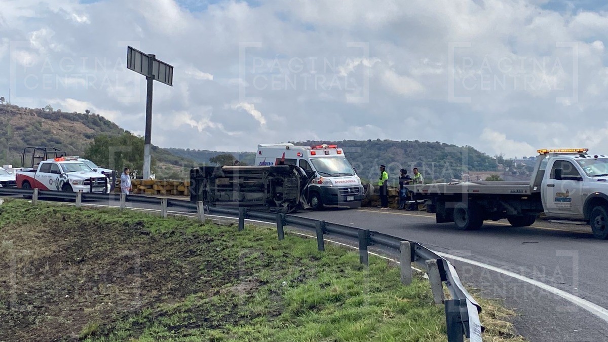 Vuelca camioneta de valores en la León-Aguascalientes; custodios quedan heridos