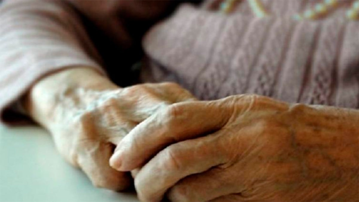 Abuelita fallece en un local de comida mientras esperaba su almuerzo en Salvatierra