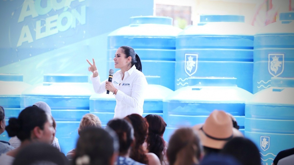 Entrega Alejandra Gutiérrez 850 tinacos para aliviar la escasez de agua en 116 colonias